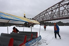 Вытаскивание дивана на берег Вытаскивание дивана на берег